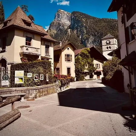 In Village, Mountain View Apartment Morillon