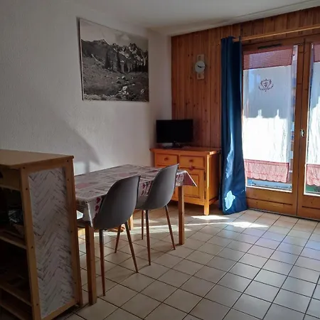 In Village, Mountain View Morillon